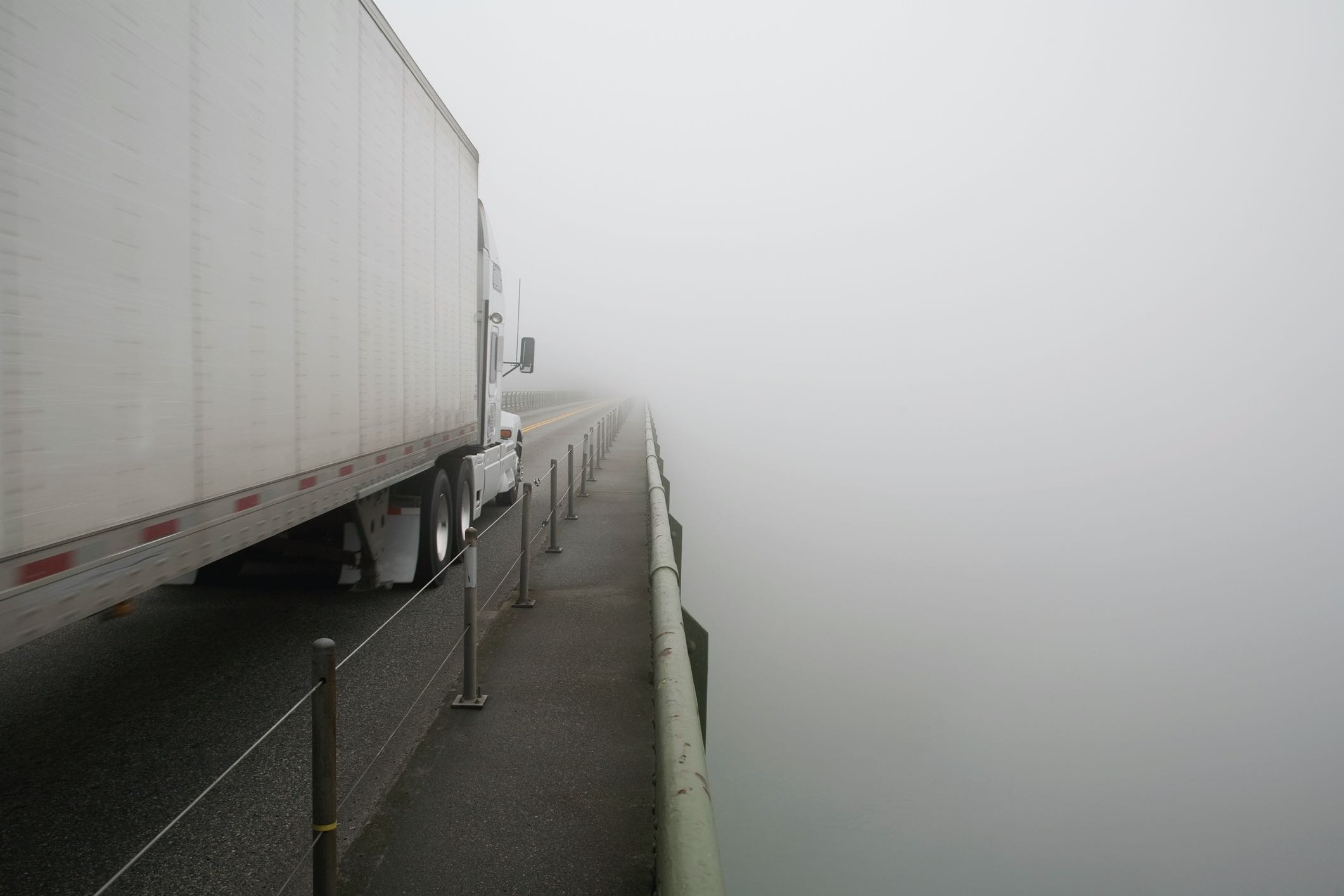 Dirigir com neblina: veja 7 dicas de segurança